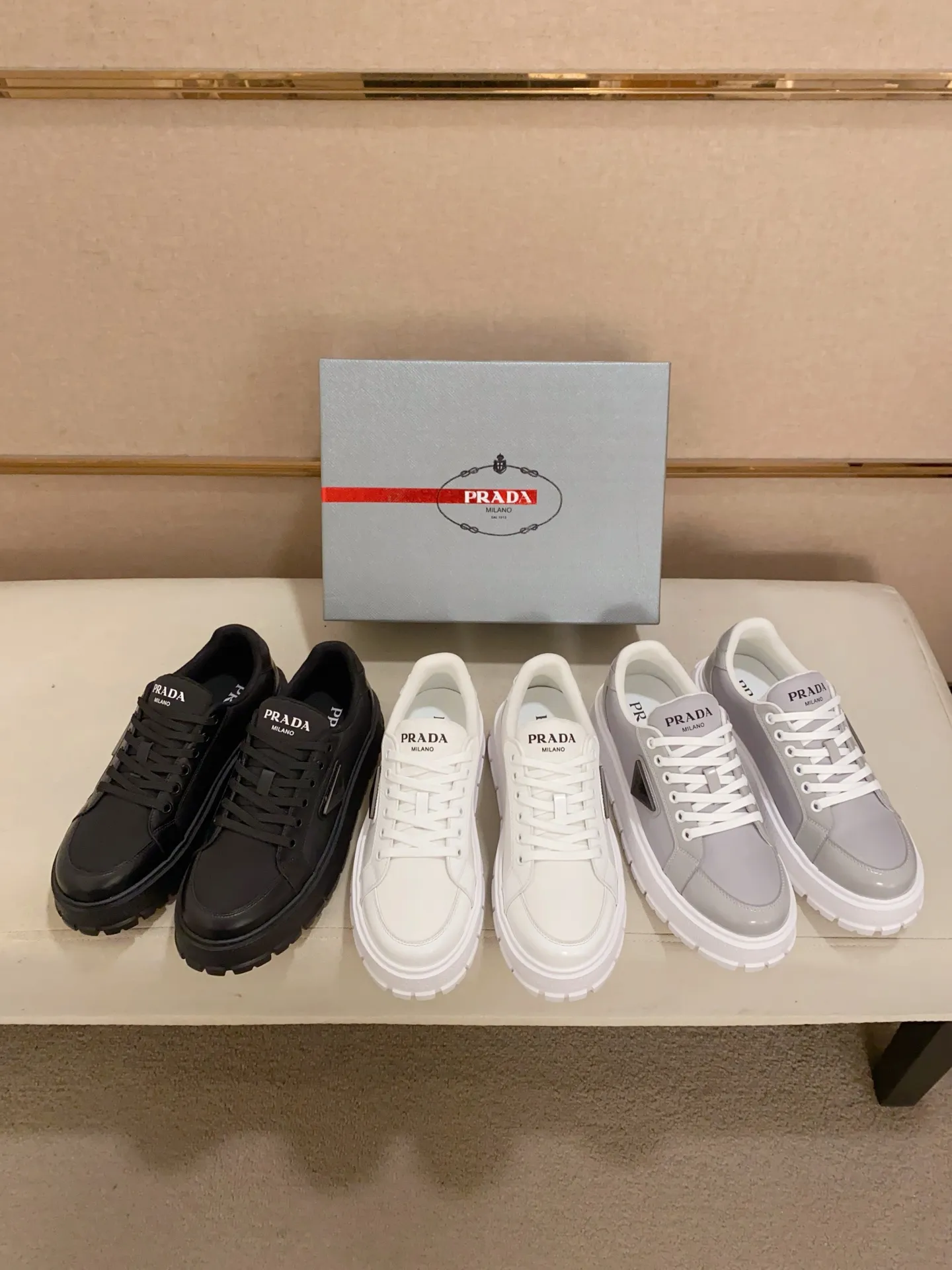 Men's shoes 💰 580💰 ✔️✔️✔️Higher version High-quality new PRADA (Prada) counters are launched simultaneously. The new men's shoes and 😘 fabrics are made of high-tech glue-spraying technology. Lining: Full cowhide lining. 👍🏿 High-end ☄️ Air-cushion molded anti-slip foam outsole, exquisite lines, simple and elegant, comfortable and high-end for leisure travel. Code number: 38 to 44 (45 can be customized and cannot be returned or exchanged)